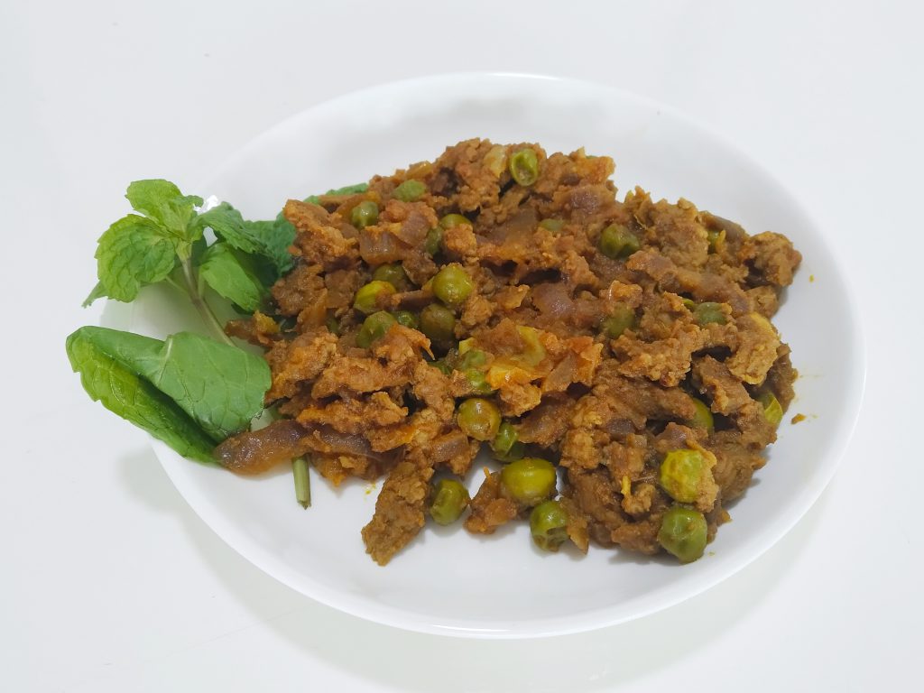 Minced meat recipe with green peas