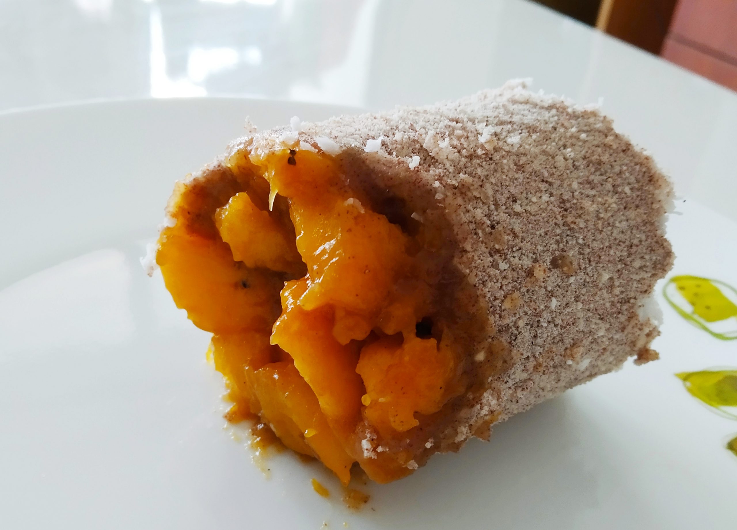 Puttu,steam Cake ,white Raw Rice Puttu , Pacharisi Maavu Puttu _breakfast  Item Made Using Rice Flour Which Is Garnished With Carrot And Mint Leaf And  Arranged In White Plate Lined With Banana